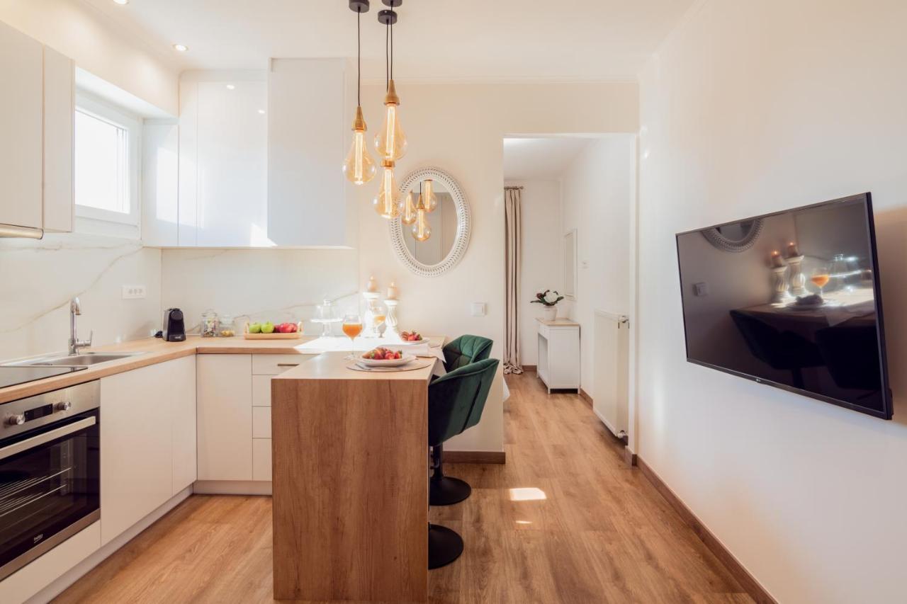 Maison Downtown Luxury Apartments! ザキントス エクステリア 写真